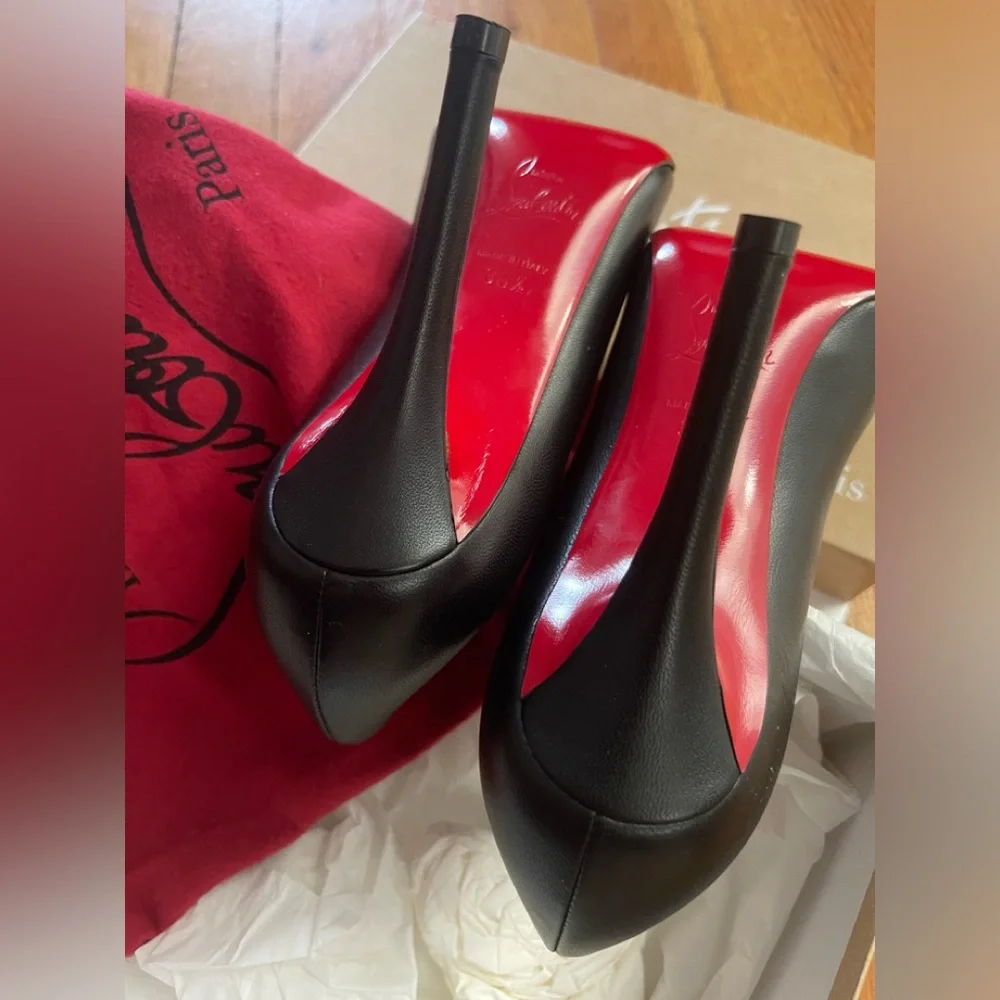 Christian Louboutin Leather Pumps
Dust bag and box included - Picture 3 of 5